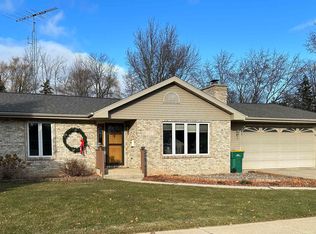 587 W Division St, Fond Du Lac, WI 54935