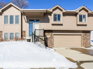 221 Shaley Cir, Council Bluffs, IA 51503