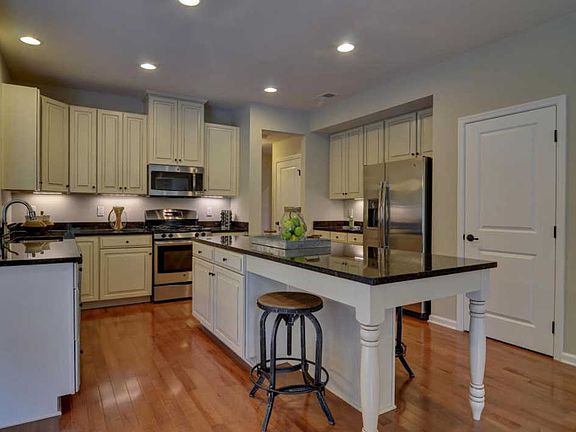 4th image of 4015 Mainsail Dr