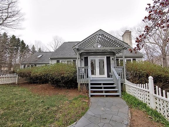 3rd image of 407 St Andrews Cir