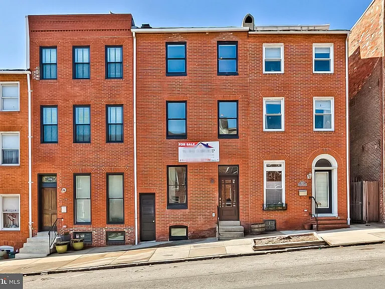 226 S Washington St — Photo 1