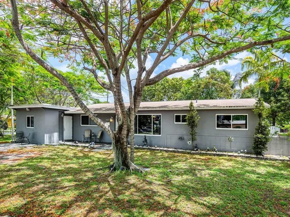 6631 SW 4th Street, Pembroke Pines, FL 33023