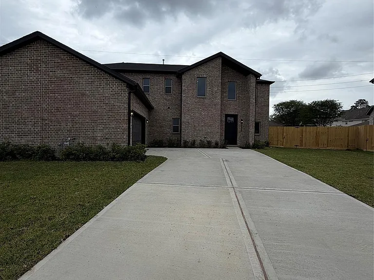 2623 Liguria St — Photo 4