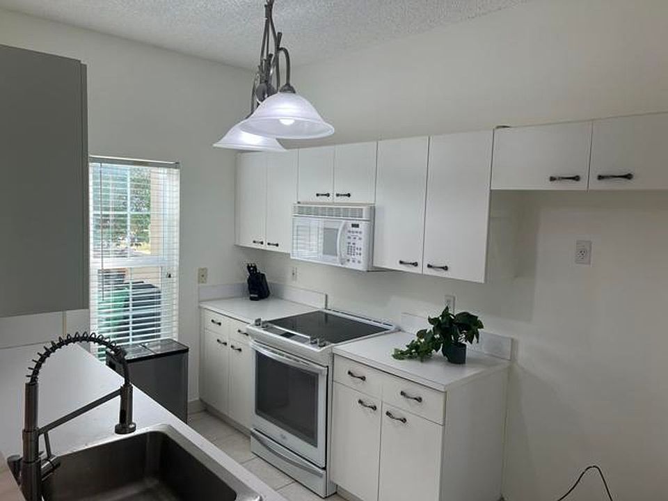 1st image of 4878 SW 32nd Ter
