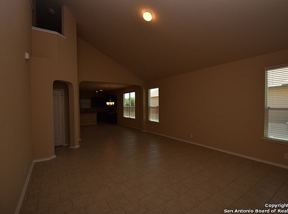 5th image of 528 Pearl Chase