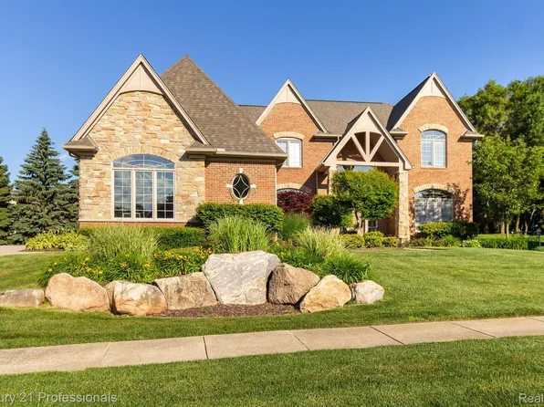 54152 Deer Ridge Ct, Rochester, MI 48307