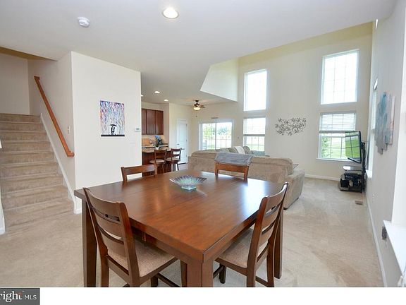 4th image of 603 Irish Ct