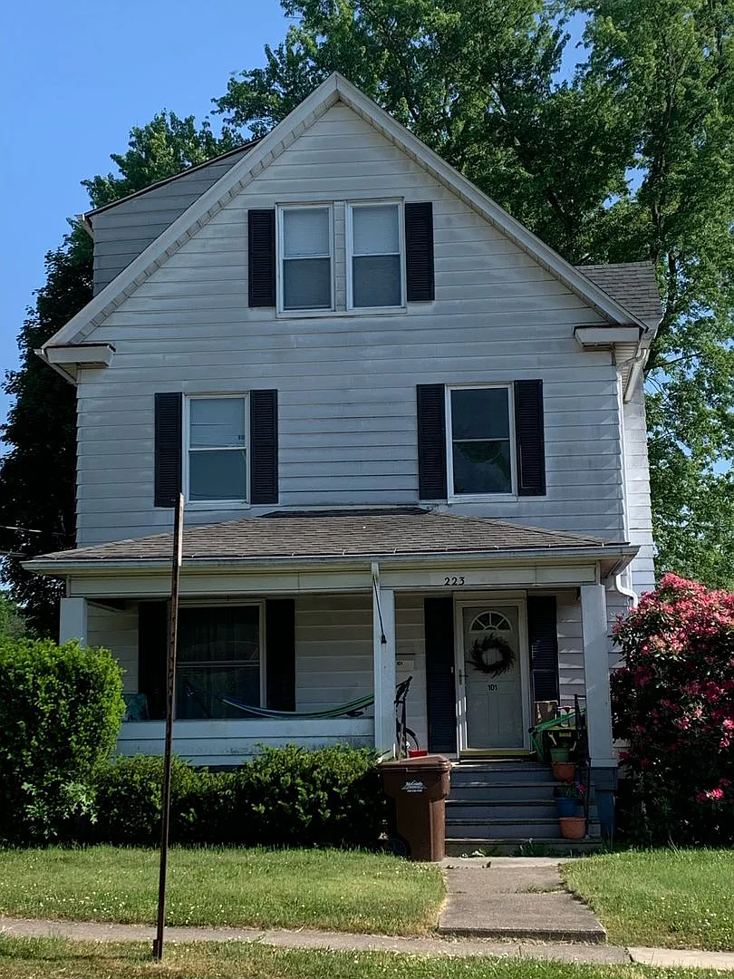 223 East Ave — Photo 1