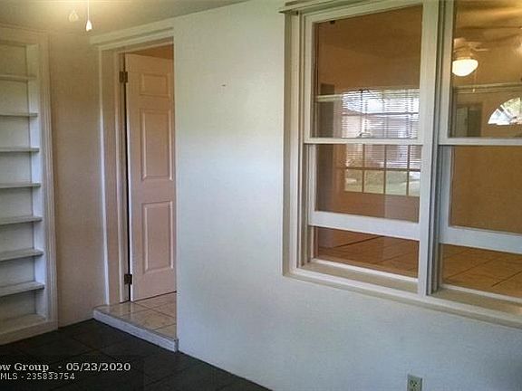 3rd image of 702 SE 16th St
