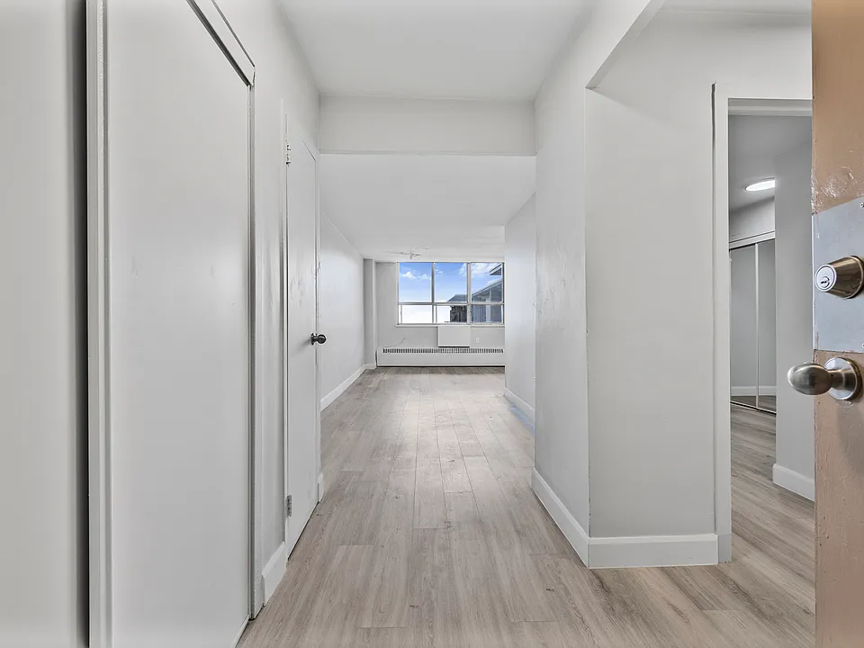 65 Thorncliffe Park Dr #2108