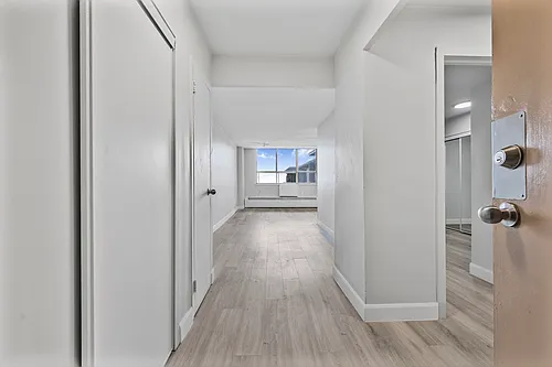 65 Thorncliffe Park Dr Photo 1