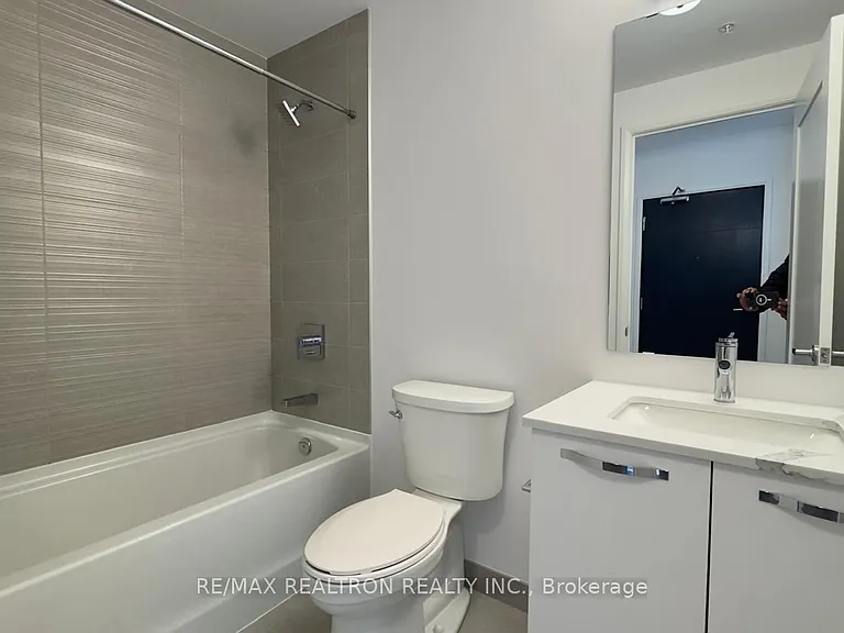 75 James St S #2912 — Photo 15
