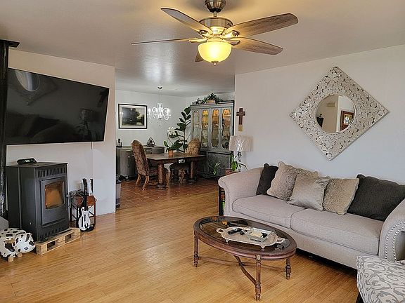 3rd image of 2450 Nickel Ave