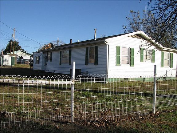 4th image of 202 N 12th St