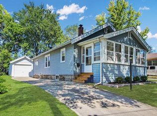 1104 W American St, Freeport, IL 61032