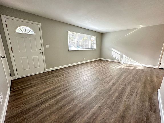 3rd image of 2274 Broadmoor Dr