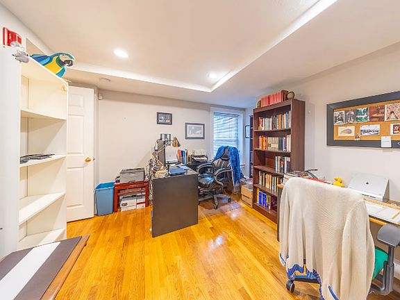 5th image of 1720 Beacon St #G1r