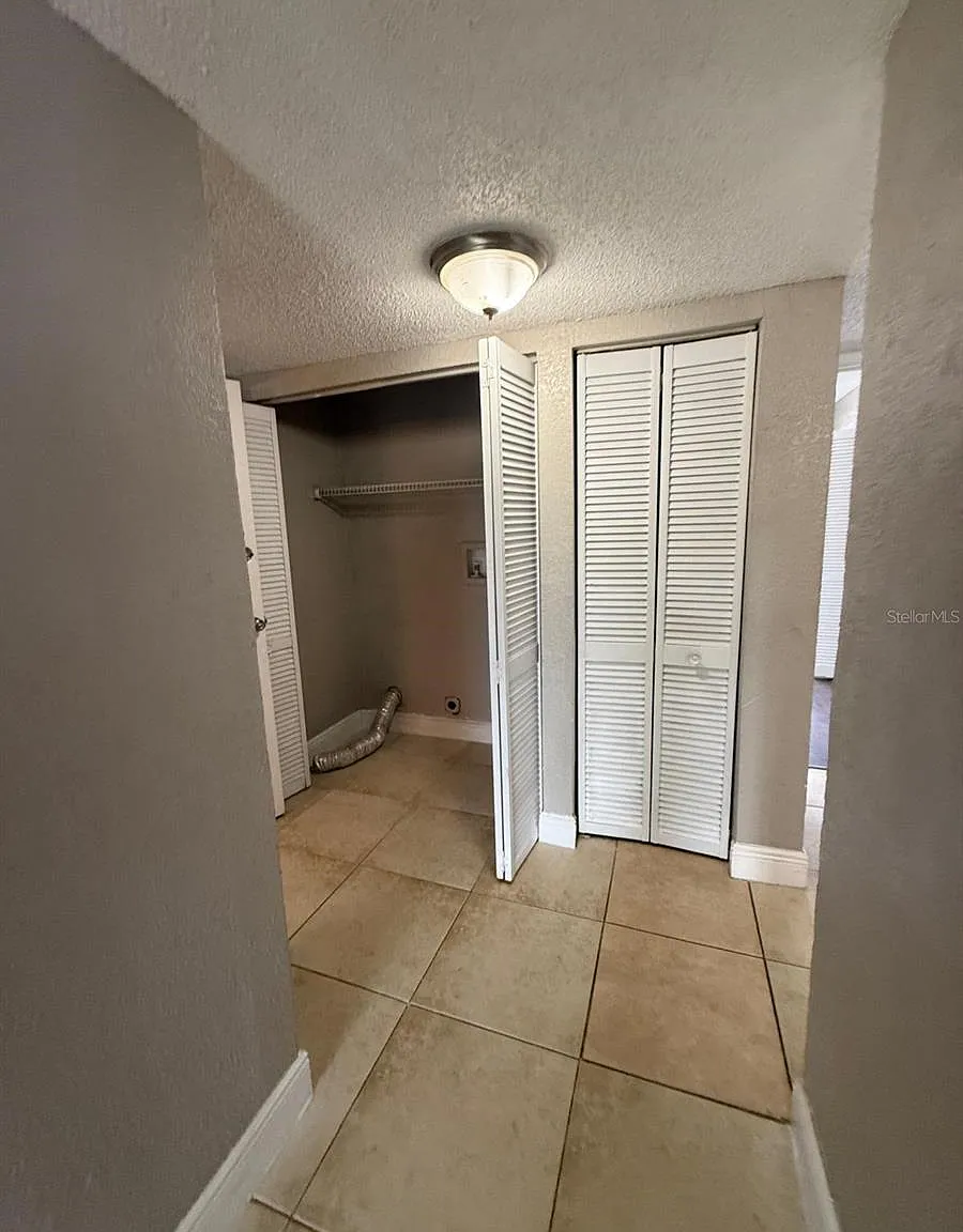 2 bed, 976 sqft, $1,400 — Photo 3