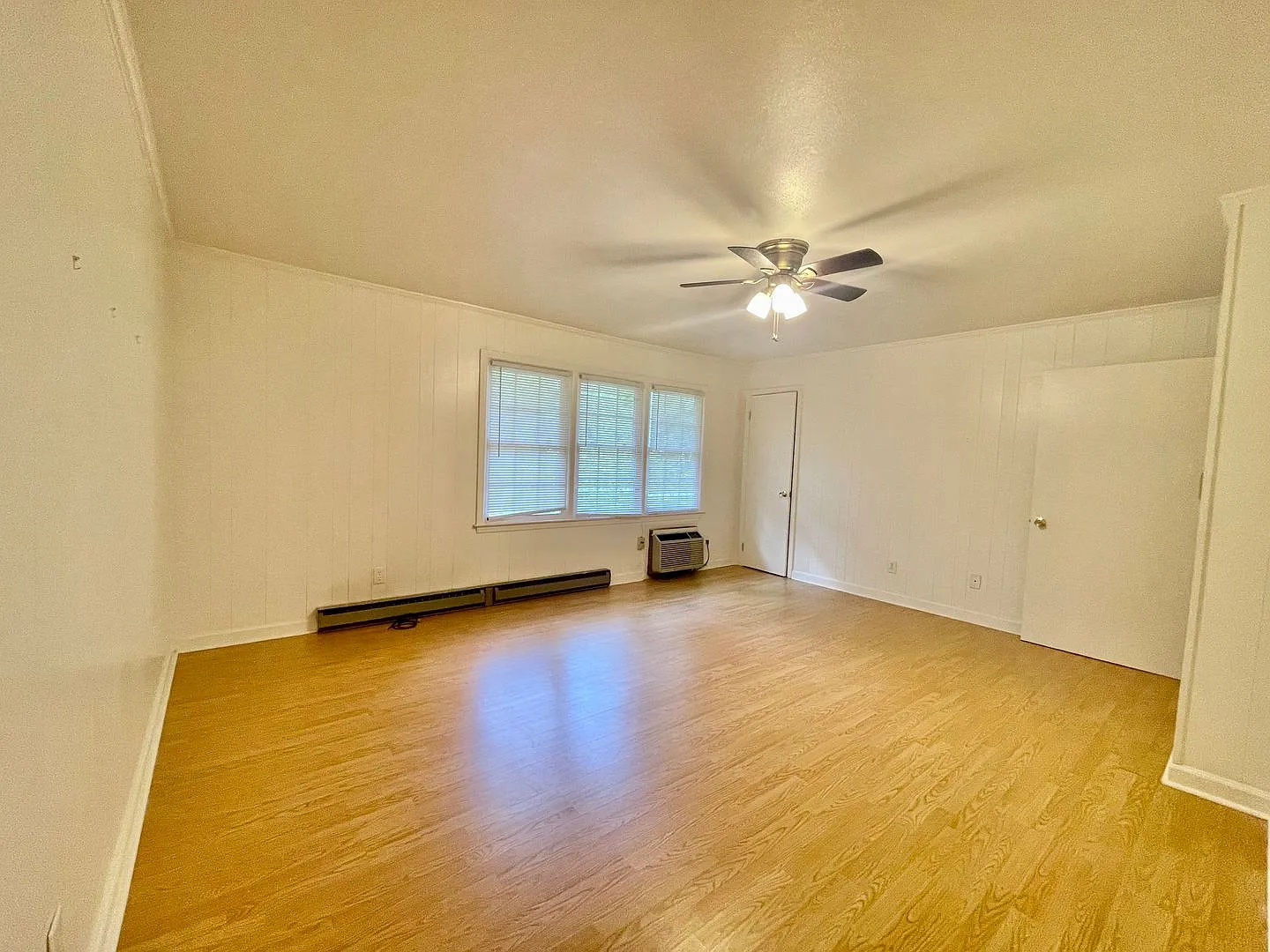 200 West Poplar — Photo 2