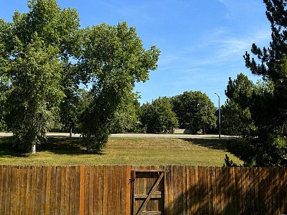 3rd image of 2824 Antelope Rd