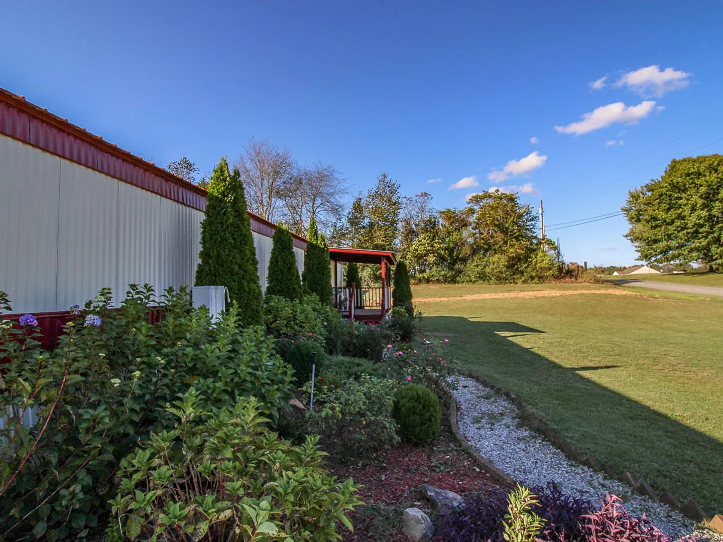 Nice Home with Country Setting! — Photo 2