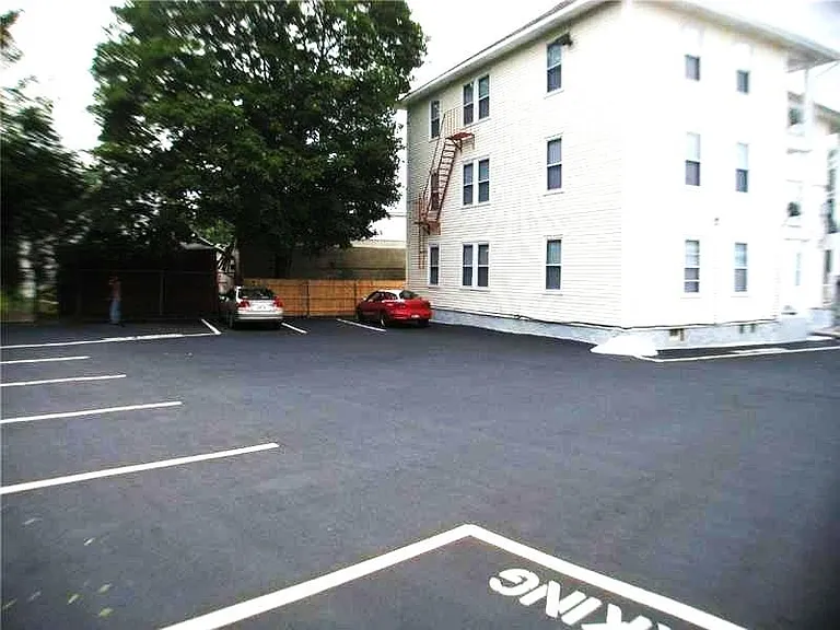 690 Elm St — Photo 8