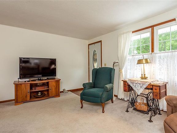 4th image of 5071 Hollyview Dr