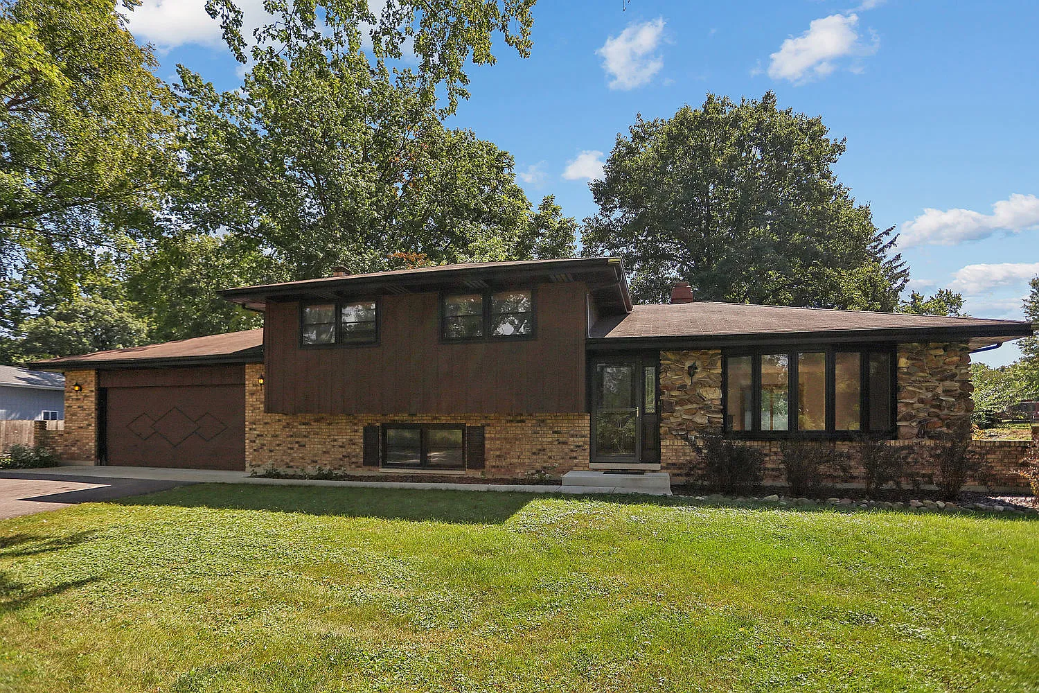30W535 Avard Rd photo 1