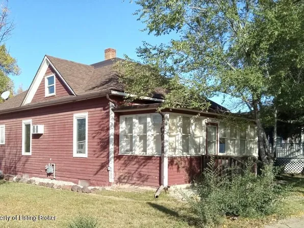 301 3rd St NE, Belfield, ND 58622