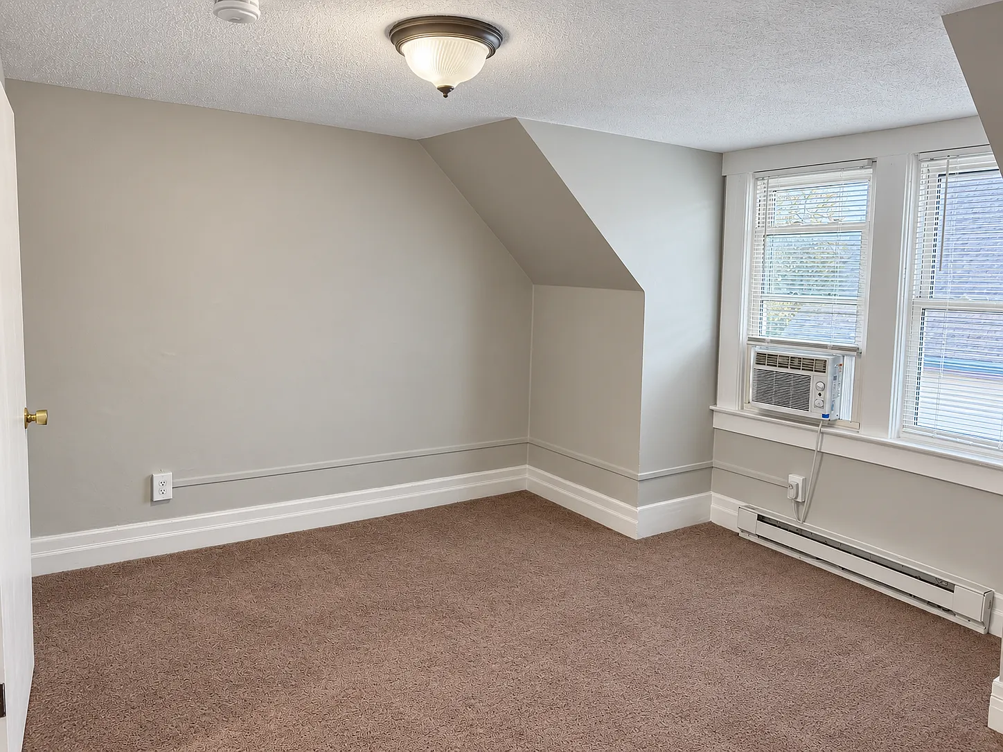 1 bed, 850 sqft, $989 — Photo 3