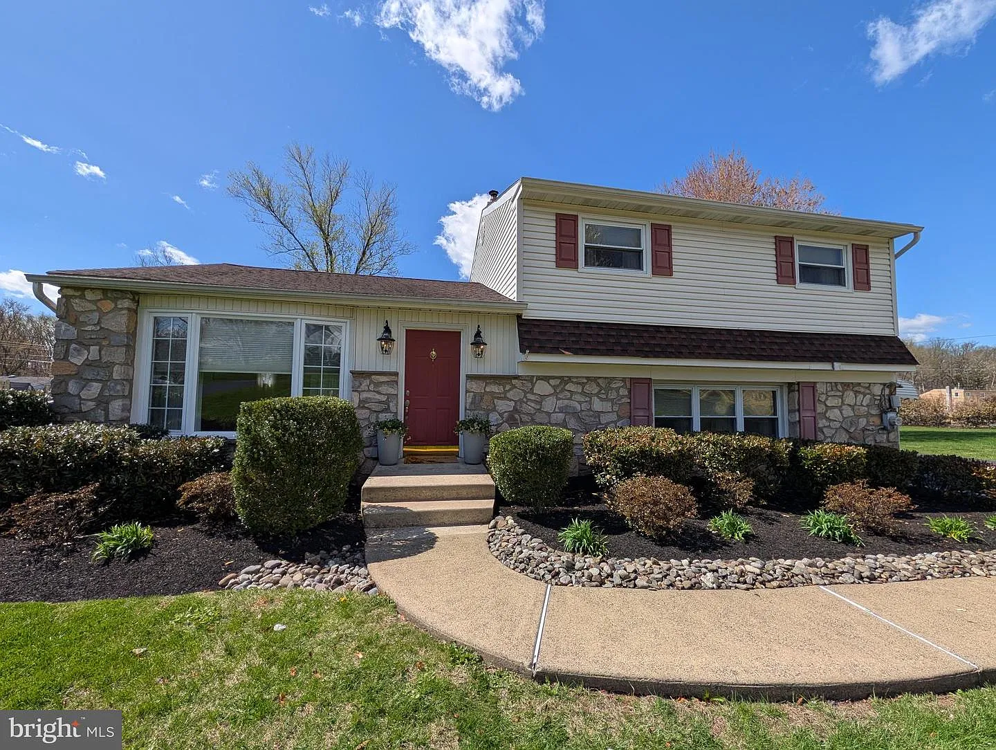 194 Fairhill Dr photo 1
