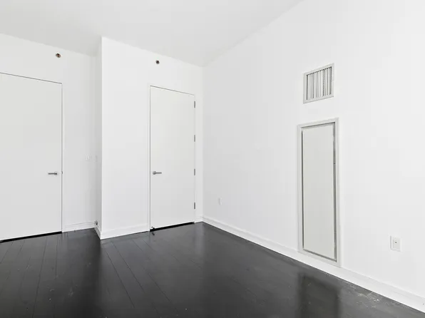 300 East 23rd Street image 2 of 9