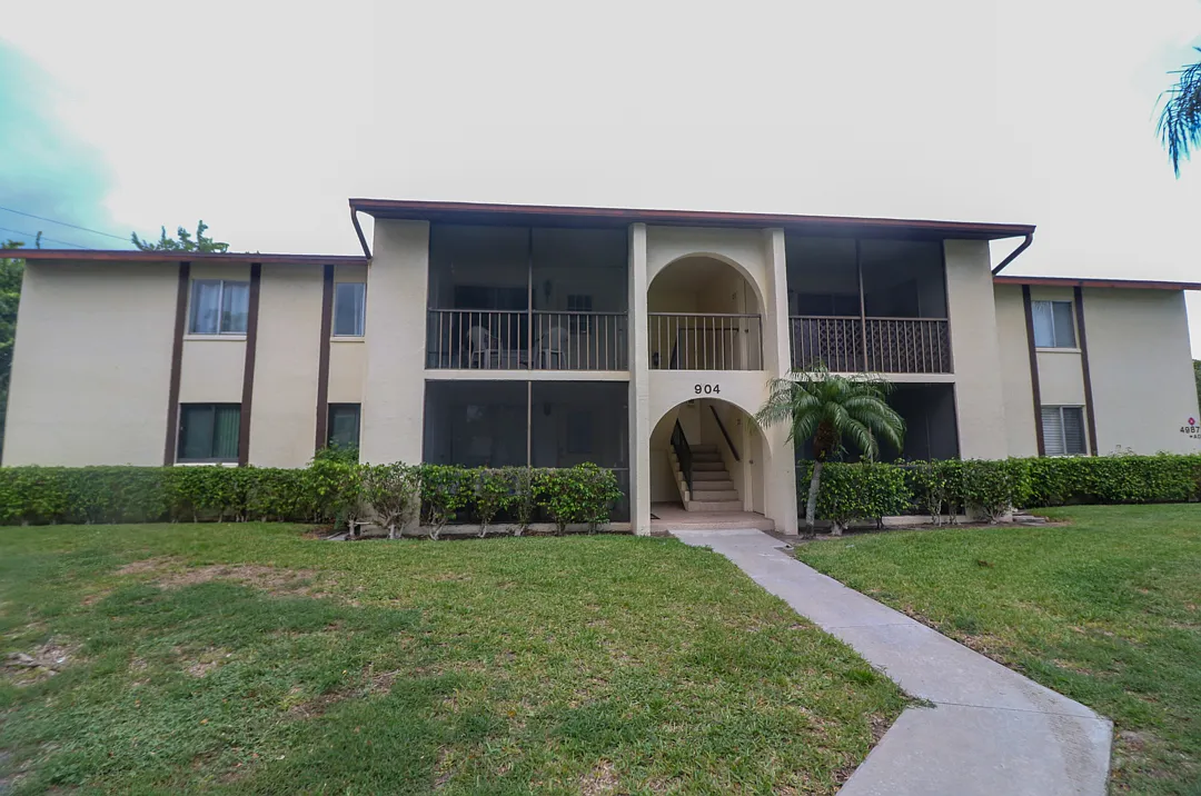 2 bed, 1115 sqft, $1,800 — Photo 1