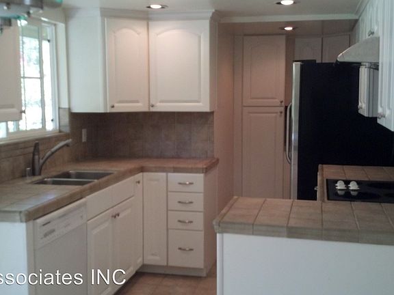 5th image of 10431 Lockwood Dr #B