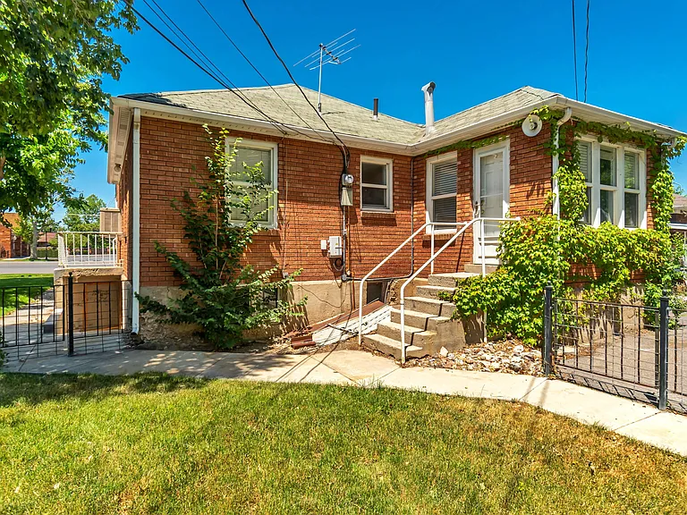 632 N Main St — Photo 21