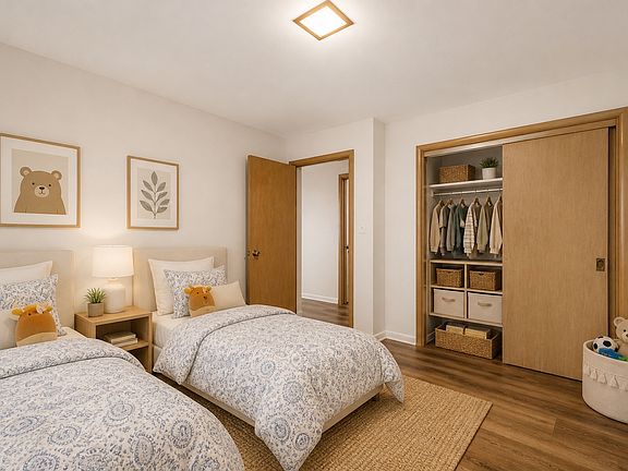 3rd image of 2349 Beverly Pl