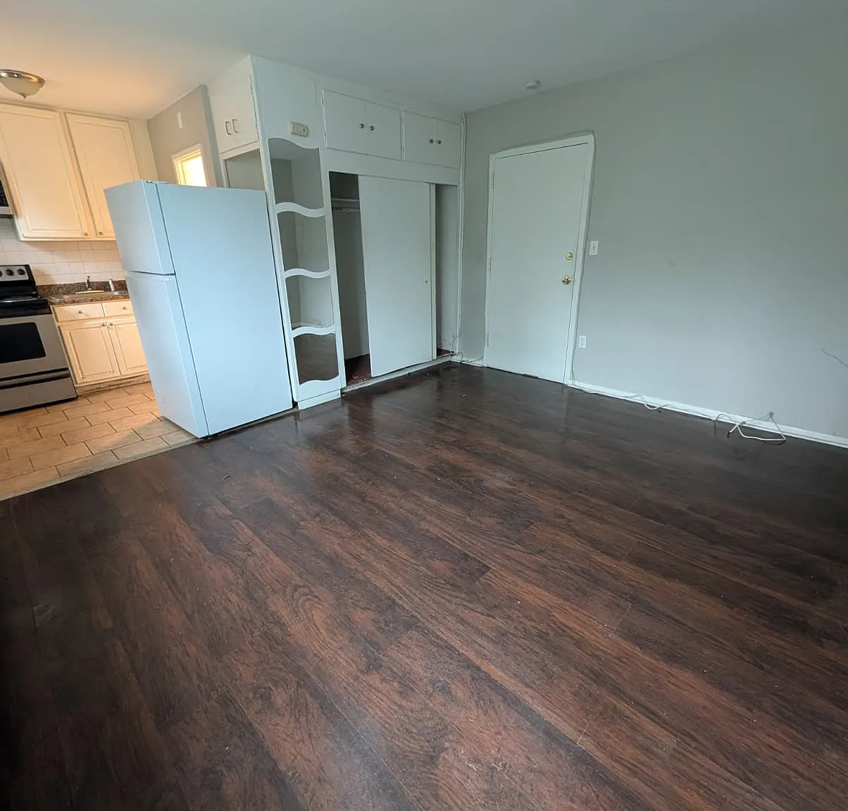 Studio, $1,100 — Photo 1
