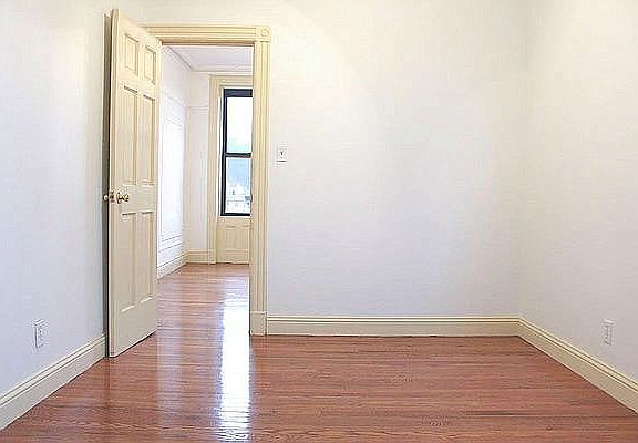 3rd image of 207 12th St #2