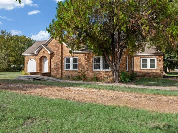 903 N La Salle St, Navasota, TX 77868
