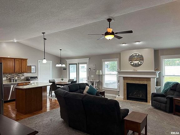 2nd image of 302 W Heather Glen Dr