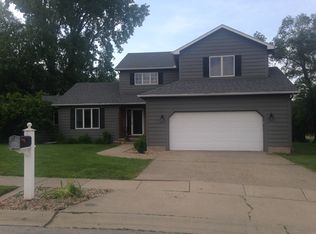 1160 W Pineview Ct, Decatur, IL 62526