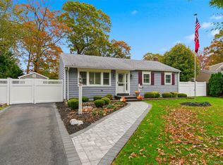 277 5th Ave, Saint James, NY 11780