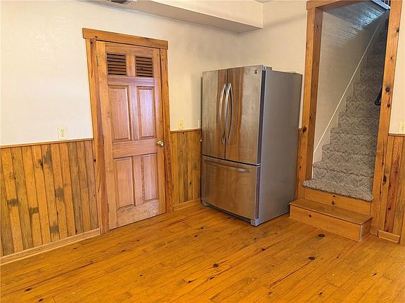 3rd image of 407 Beech St