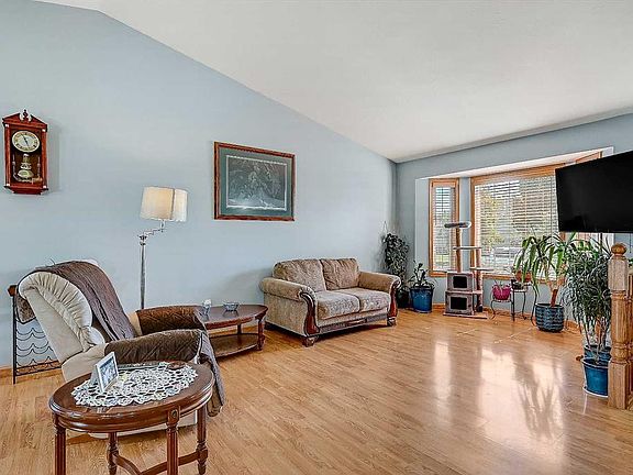 5th image of 8206 SE 107th St