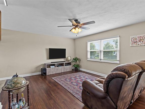 3rd image of 3280 Gwengreen Dr