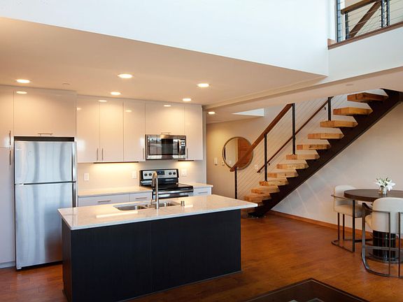 4th image of 415 6th St N Unit 403