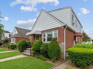 25011 87th Ave, Jamaica, NY 11426