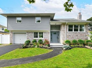 34 Overlook Dr, East Islip, NY 11730