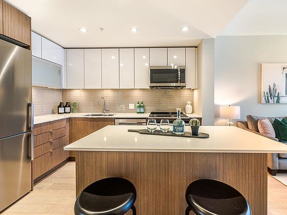 5th image of 688 E 19th Ave #309