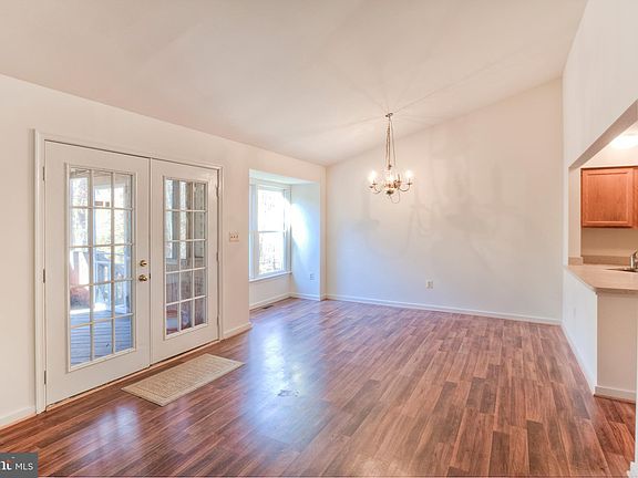 2nd image of 245 Vine Pl